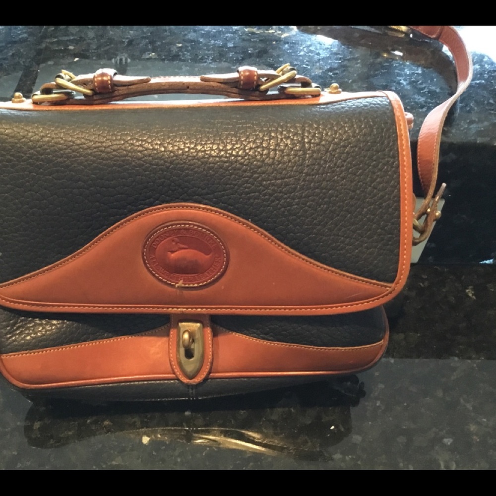 Dooney & Bourke Vintage. 👝